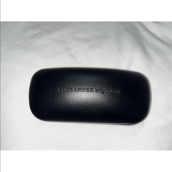 NEW ALEXANDER MCQUEEN SUNGLASS CASE - Picture 2 of 3